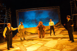 «Το χώμα βάφτηκε κόκκινο» από το Θεσσαλικό Θέατρο στη Νάουσα