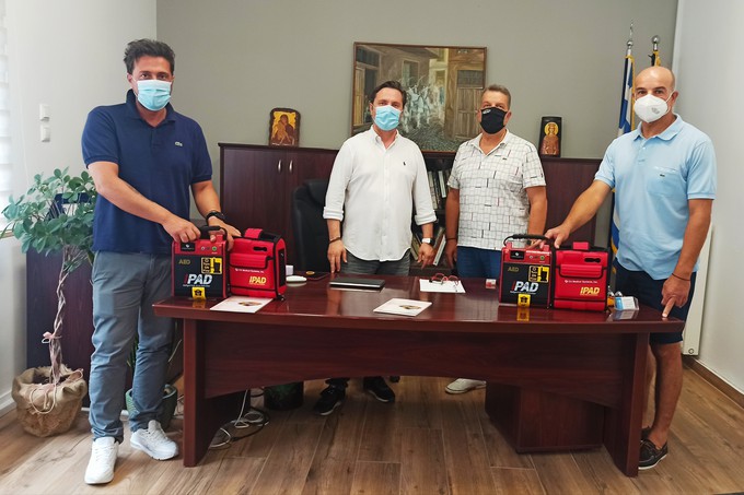 Φωτογραφία Δωρεά δύο απινιδωτών στον Δήμο Νάουσας