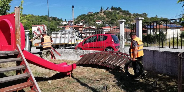 Αντικατάσταση παιδικών χαρών