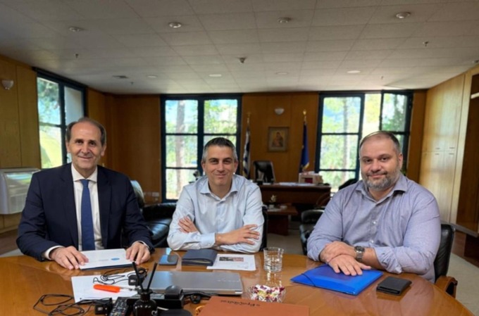 Φωτογραφία Στο επίκεντρο η Σύνδεση με την Εγνατία – Συνάντηση Δημάρχου Νάουσας με τον Υπουργό Υποδομών