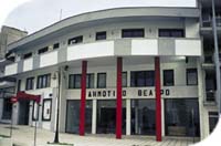 Φωτογραφία ΜΙΚΡΕΣ ΥΛΙΚΕΣ ΖΗΜΙΕΣ ΑΠΟ ΤΗΝ ΦΩΤΙΑ ΣΤΗΝ ΑΥΛΑΙΑ ΤΟΥ ΔΗΜΟΤΙΚΟΥ ΘΕΑΤΡΟΥ