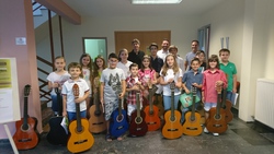 Φωτογραφία Μαθητική Επίδειξη τμημάτων κιθάρας των καθηγητών κ. Θάνου Μήτσαλα,  κ. Νίκου Κυριακίδη και κ. Κων/νου Μητσιγκόλα