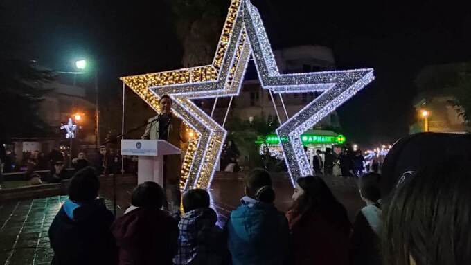 Φωτογραφία Εκδήλωση φωταγώγησης του χριστουγεννιάτικου δέντρου